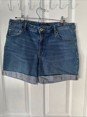 Tommy Hilfiger Blue Denim Rolled-Hem Jean Shorts